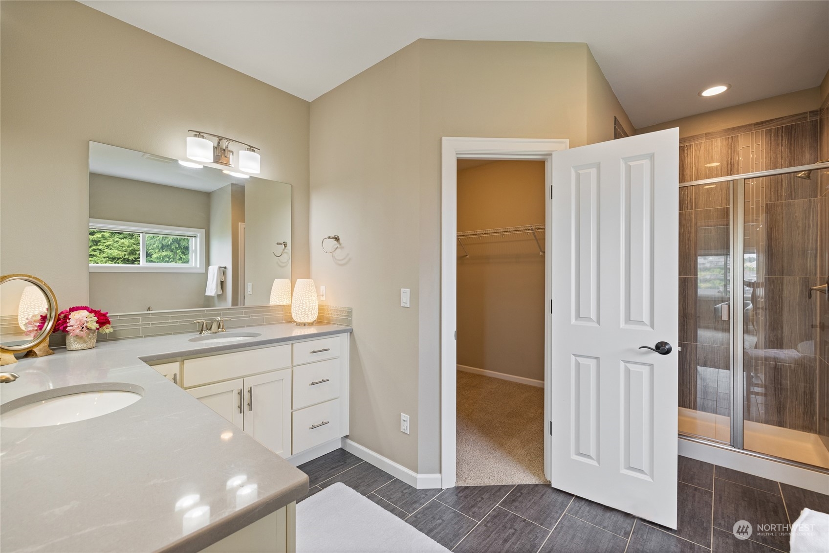 3712 Palisades Place W