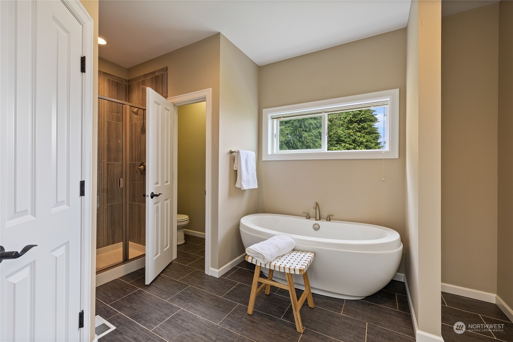 3712 Palisades Place W