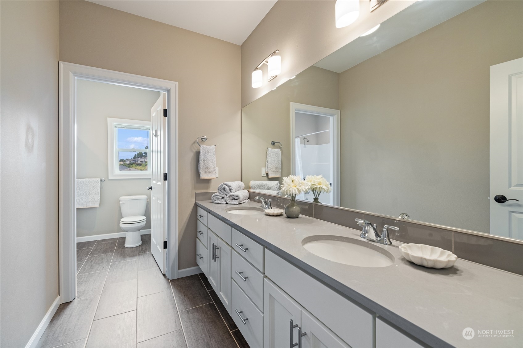 3712 Palisades Place W