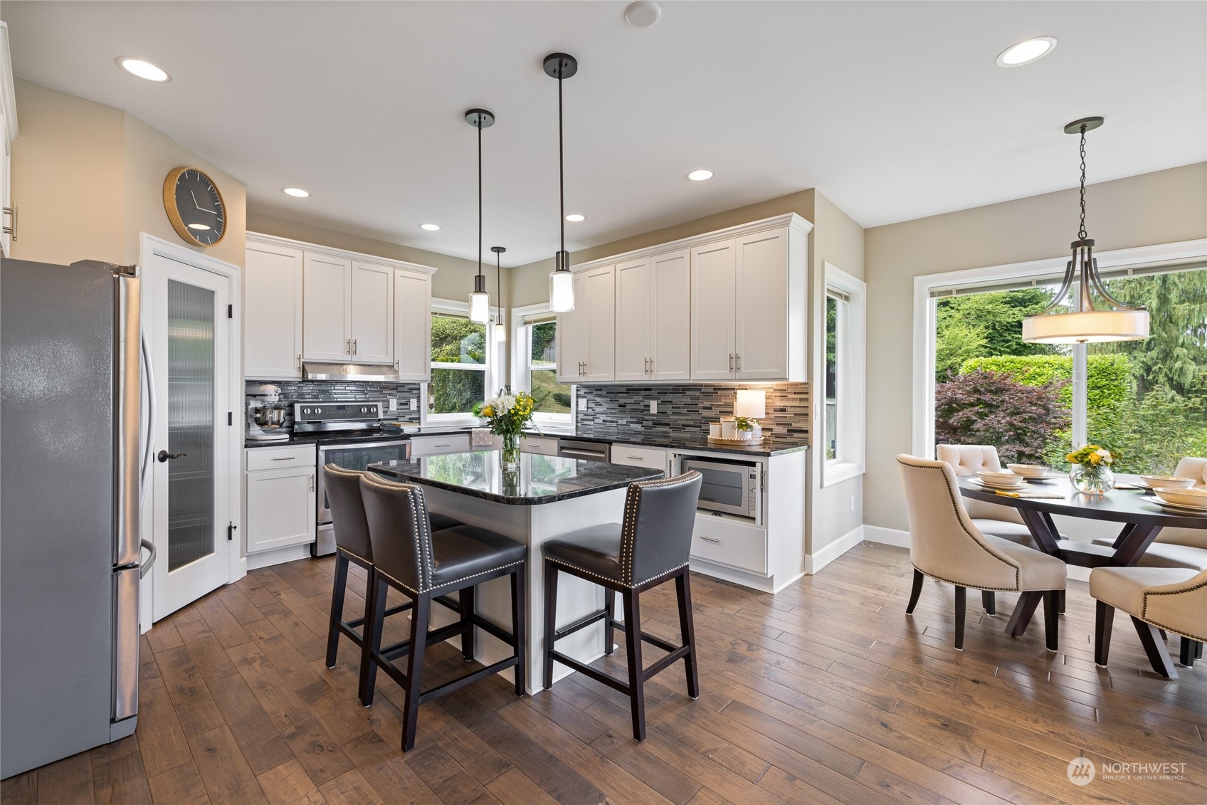 3712 Palisades Place W