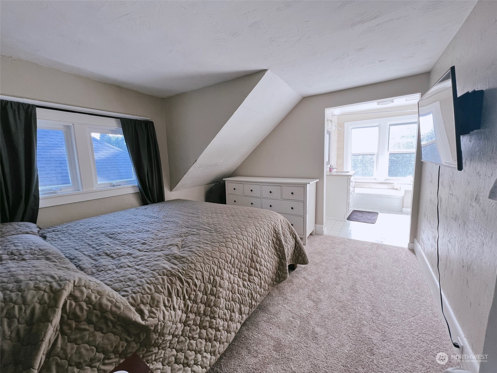 4832 S Thompson Avenue