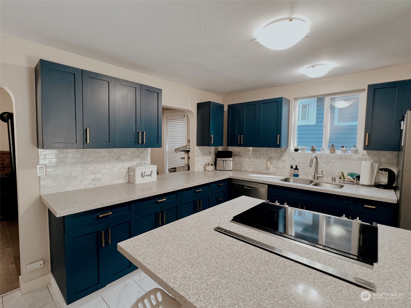 4832 S Thompson Avenue