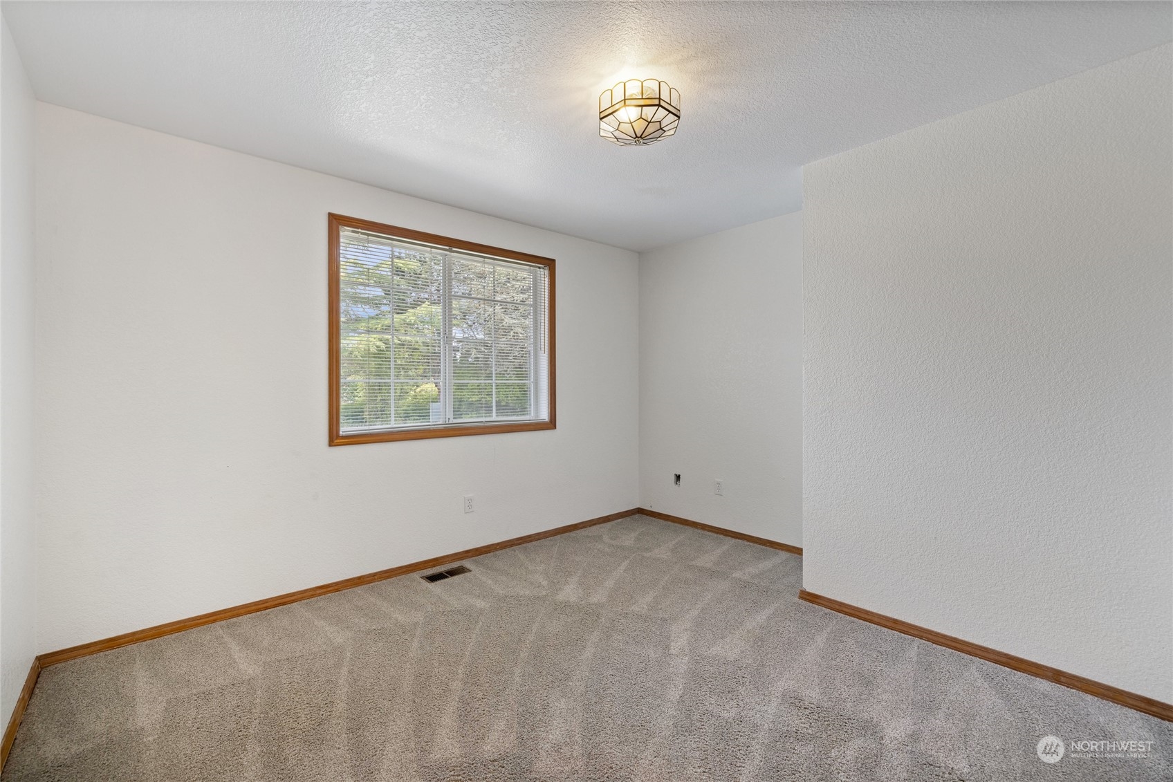 4002 Hollywood Drive NE