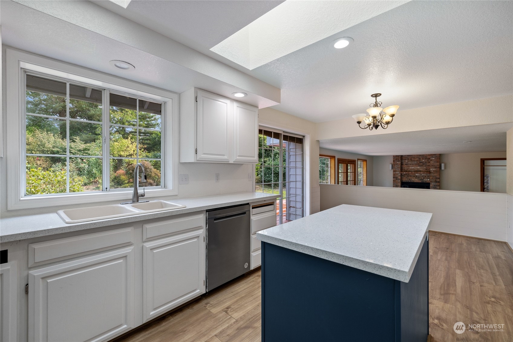 4002 Hollywood Drive NE