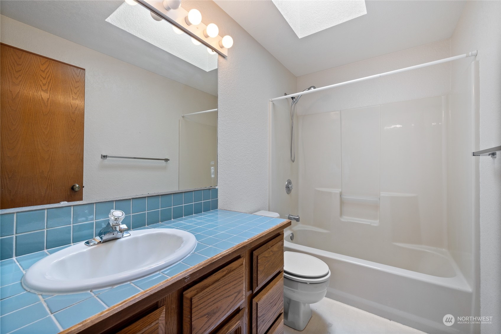 4002 Hollywood Drive NE