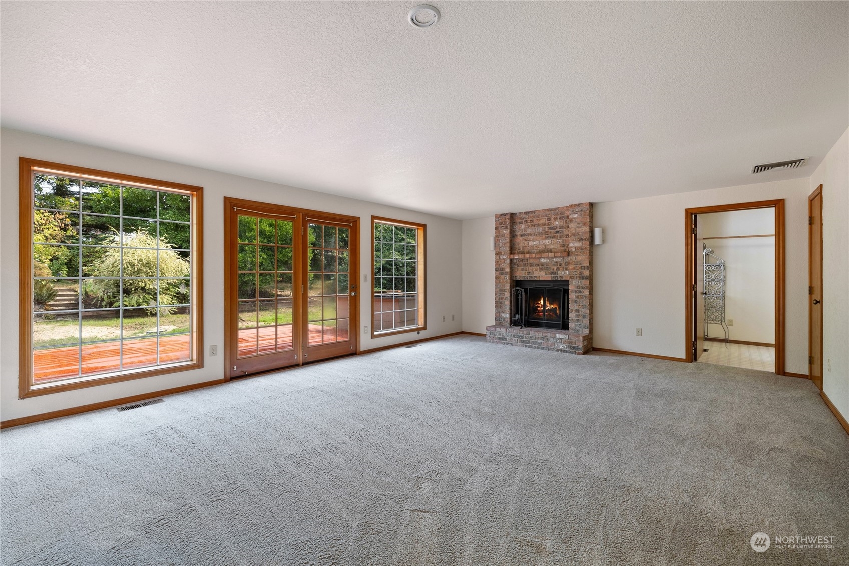 4002 Hollywood Drive NE