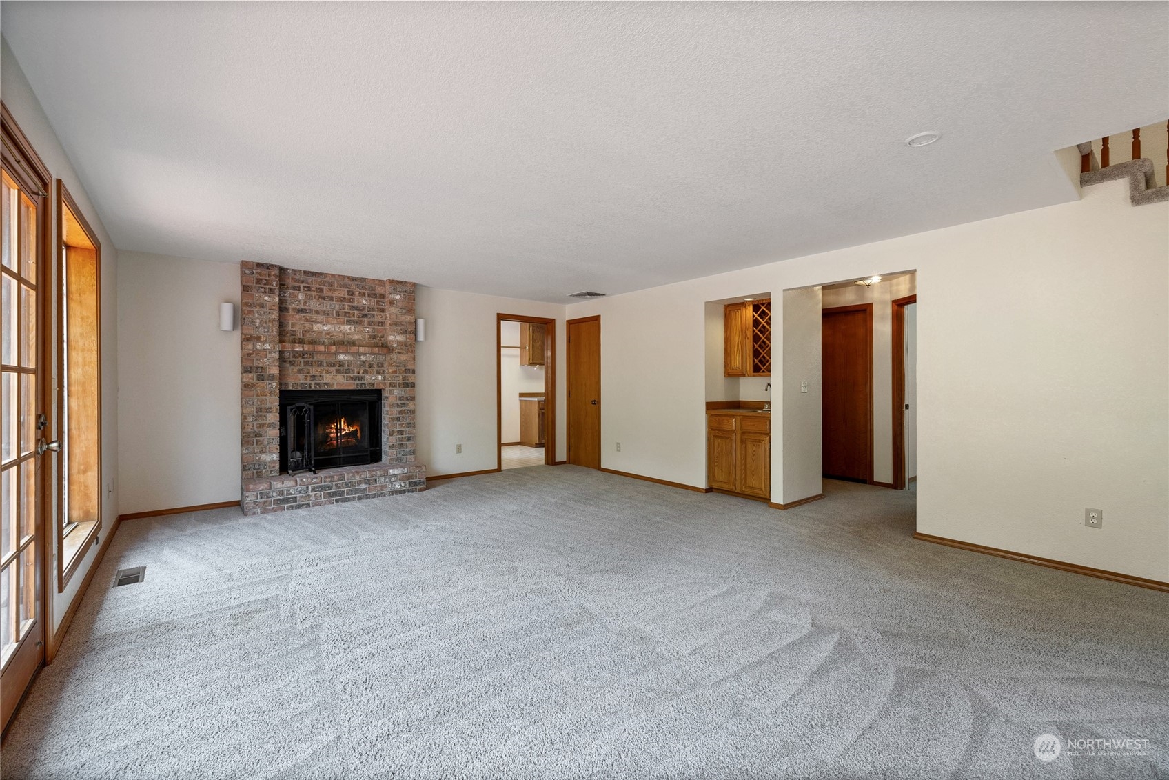 4002 Hollywood Drive NE