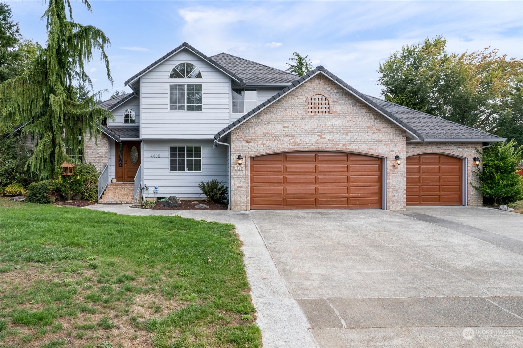 4002 Hollywood Drive NE