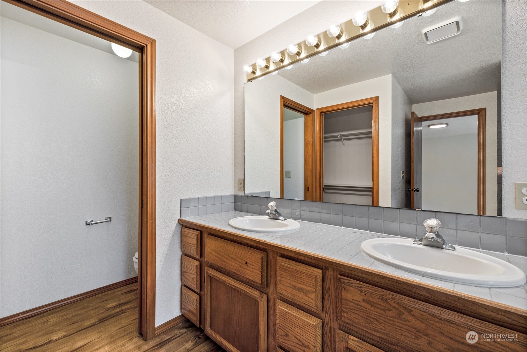 4002 Hollywood Drive NE