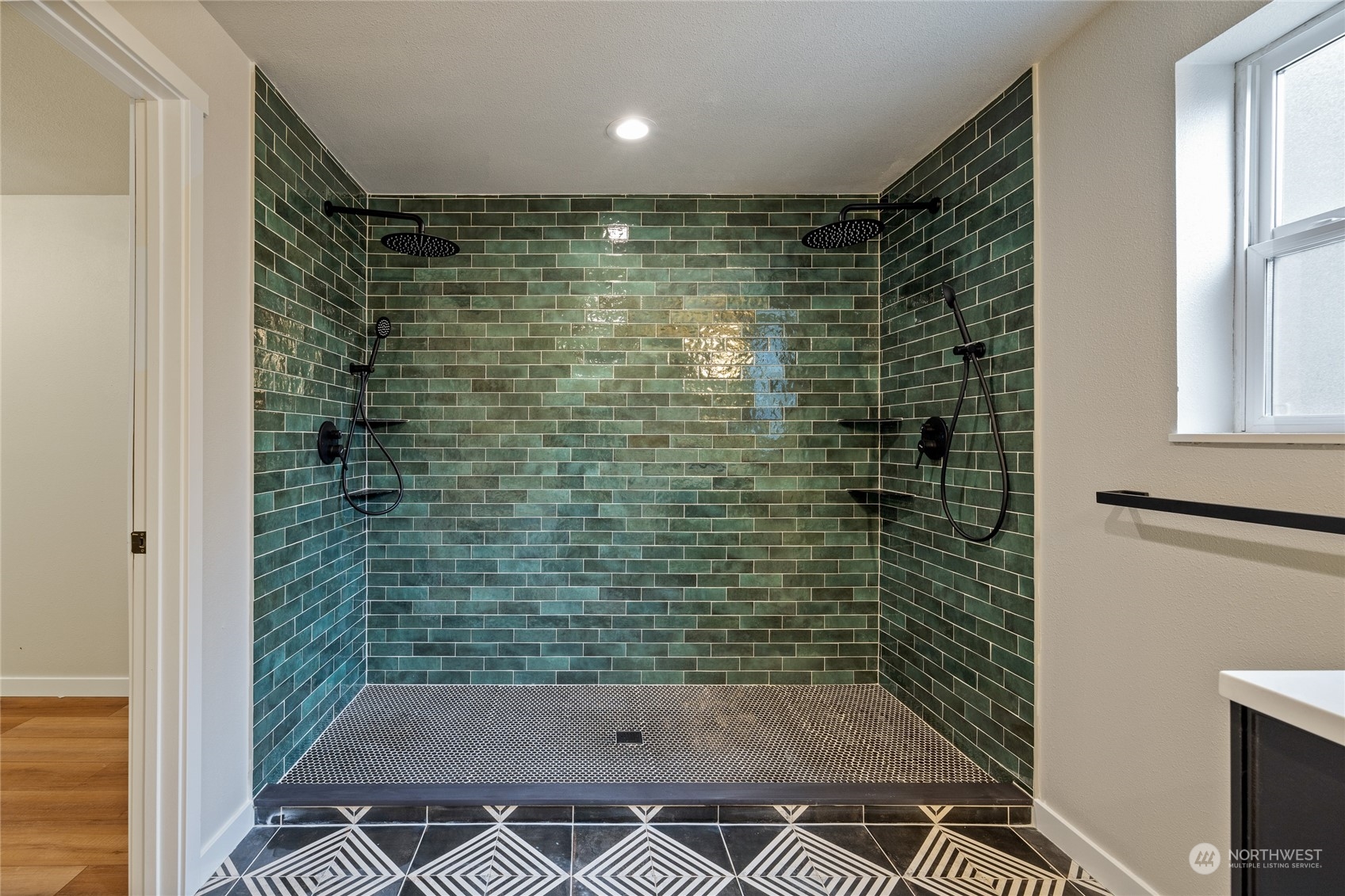 8725 Newgrove Avenue SW