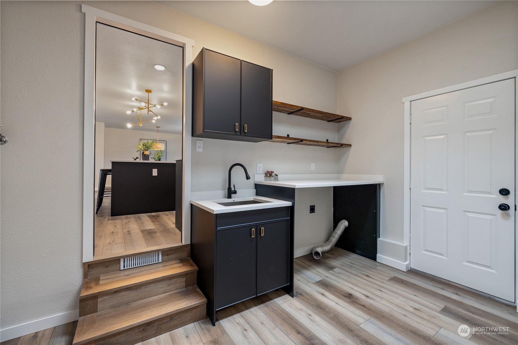 8725 Newgrove Avenue SW