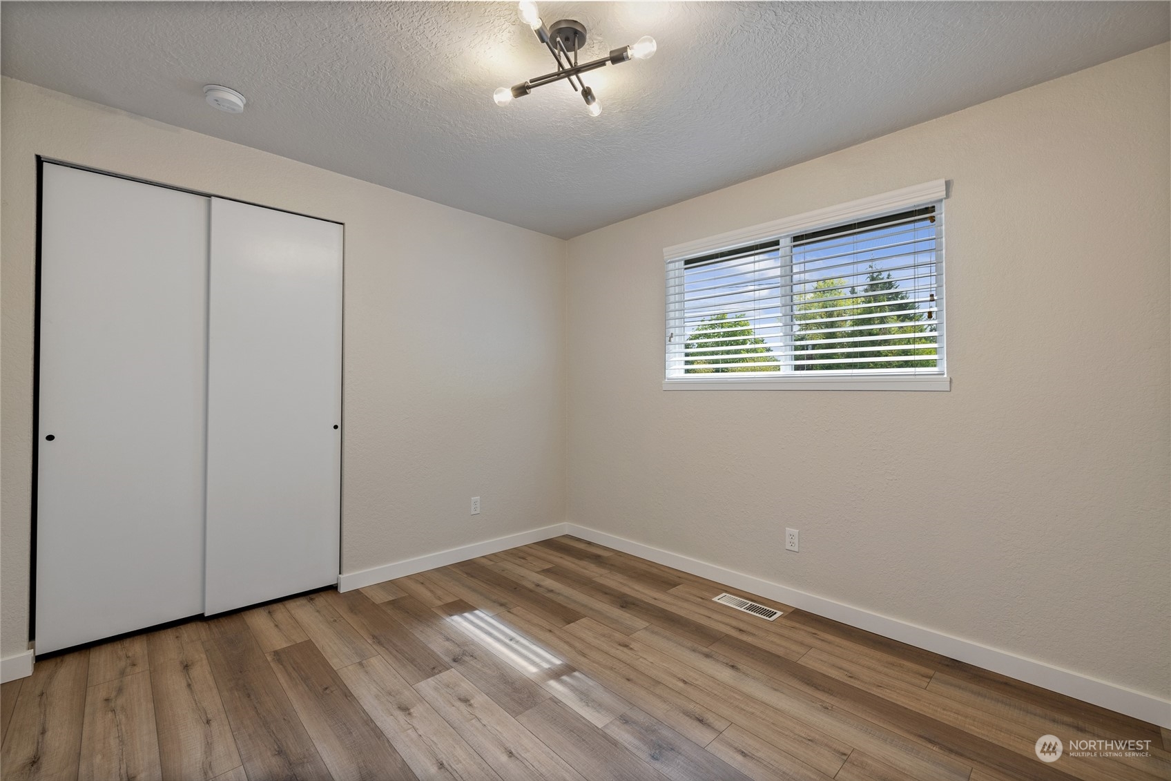 8725 Newgrove Avenue SW