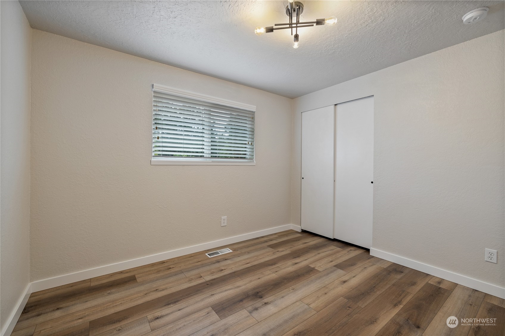 8725 Newgrove Avenue SW