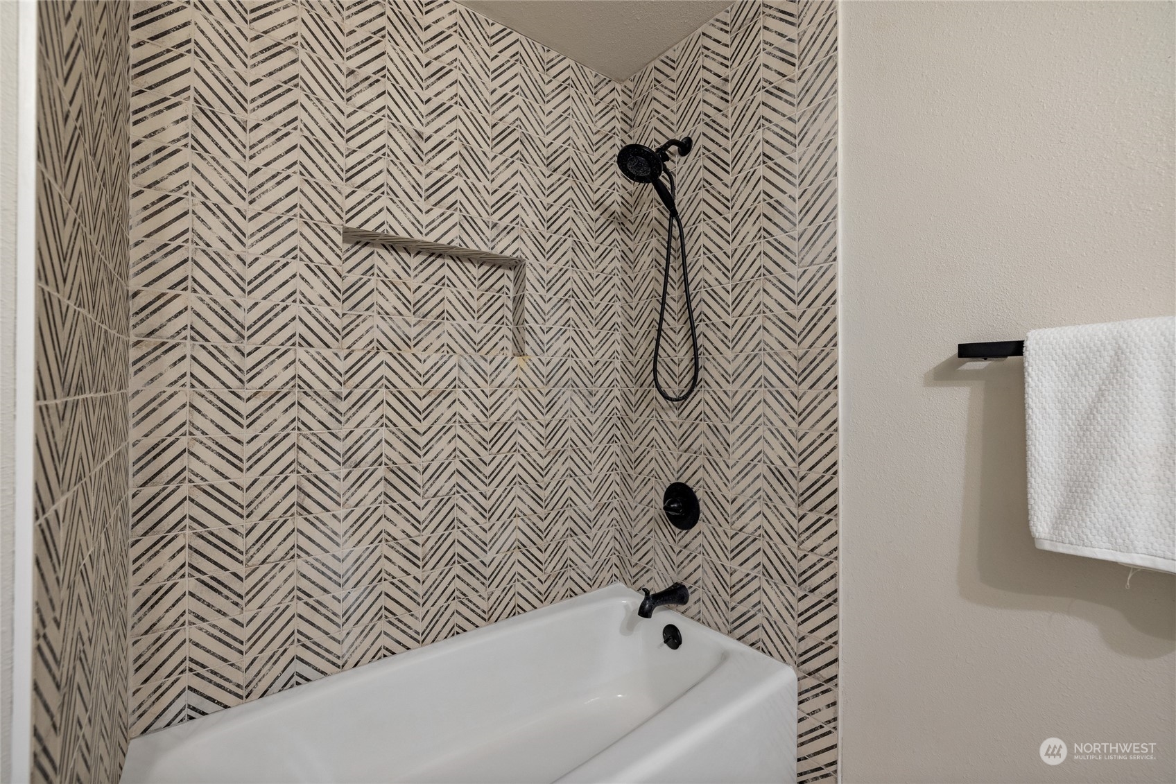 8725 Newgrove Avenue SW