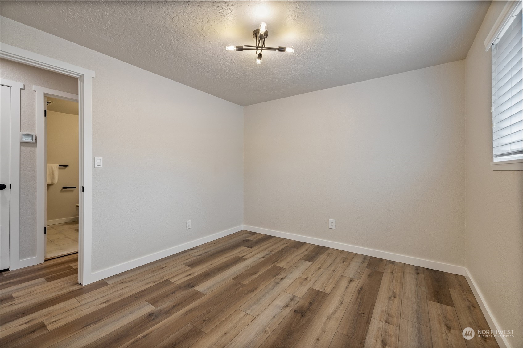 8725 Newgrove Avenue SW