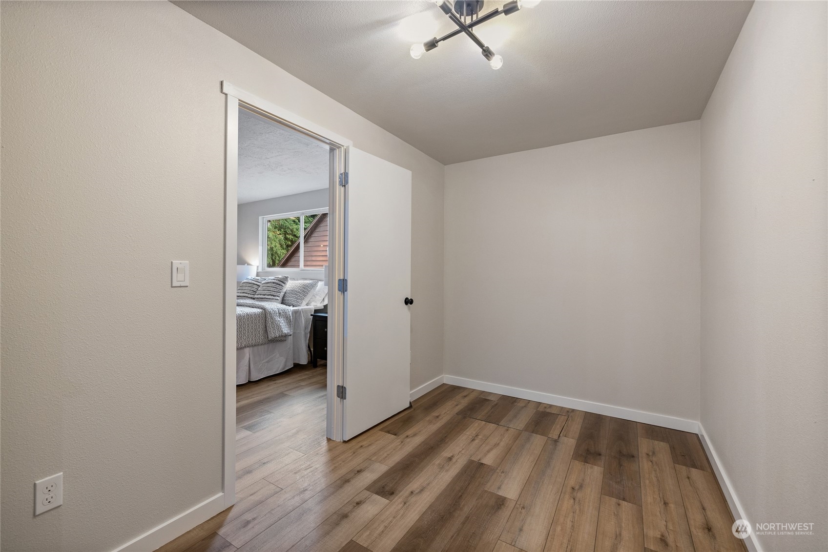 8725 Newgrove Avenue SW