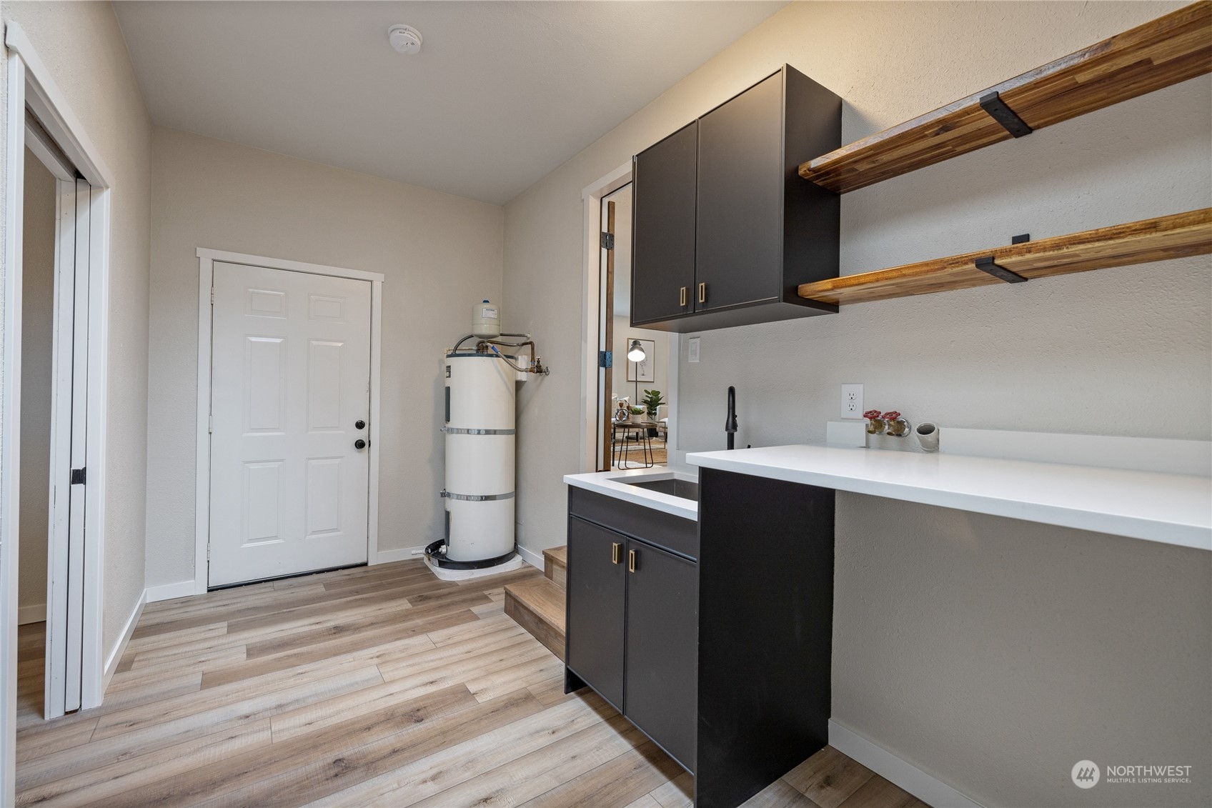 8725 Newgrove Avenue SW