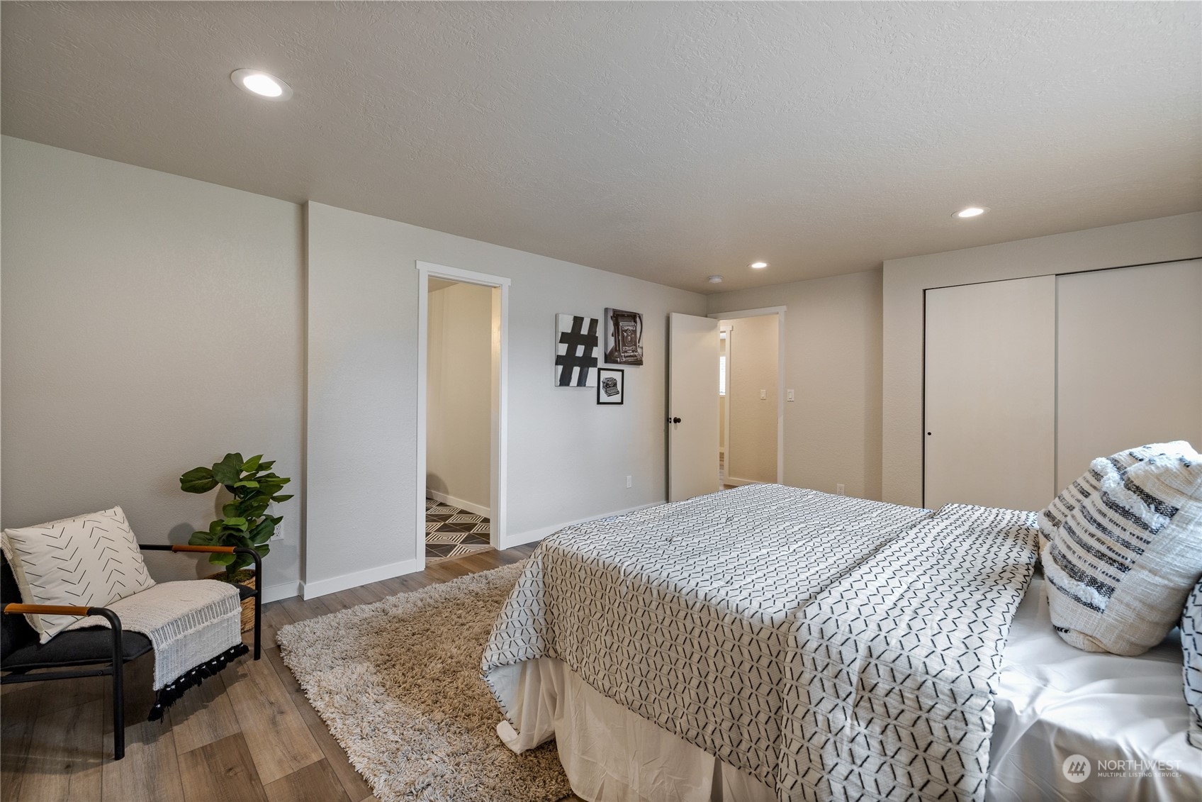 8725 Newgrove Avenue SW