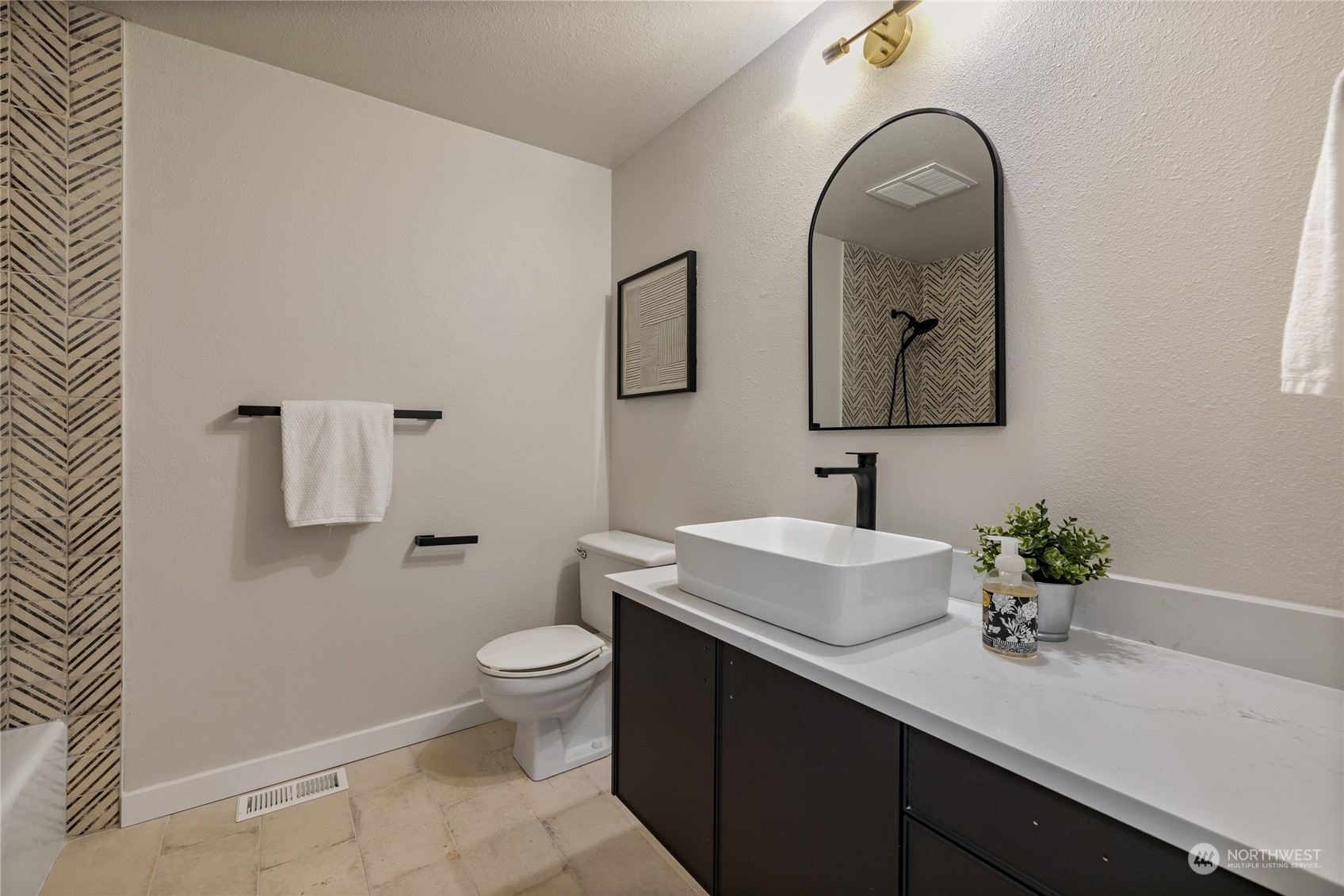 8725 Newgrove Avenue SW