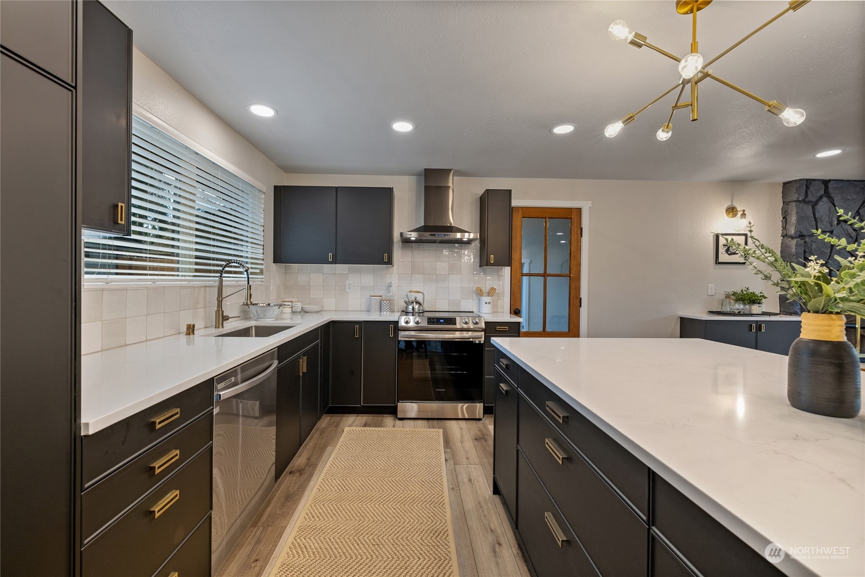 8725 Newgrove Avenue SW