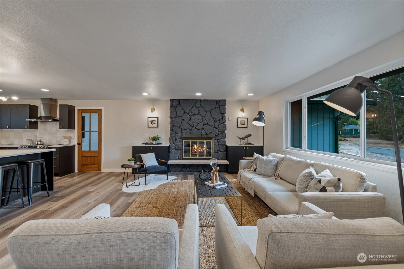 8725 Newgrove Avenue SW