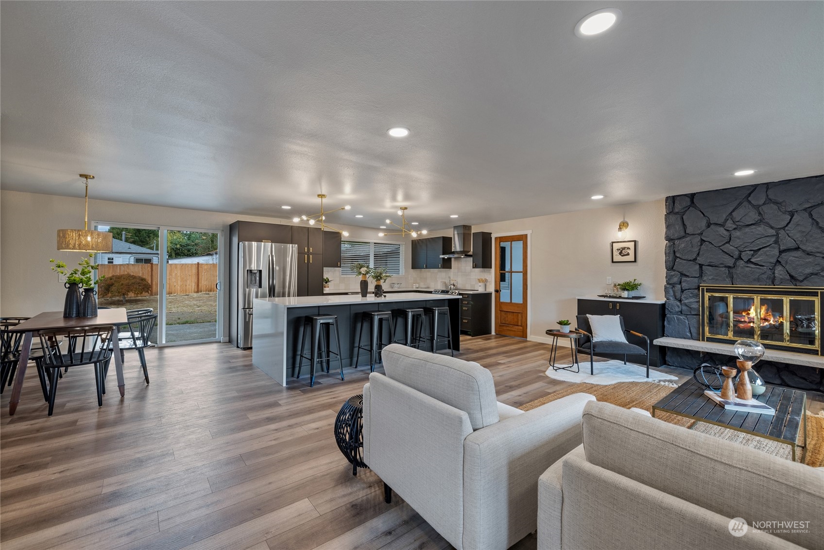 8725 Newgrove Avenue SW