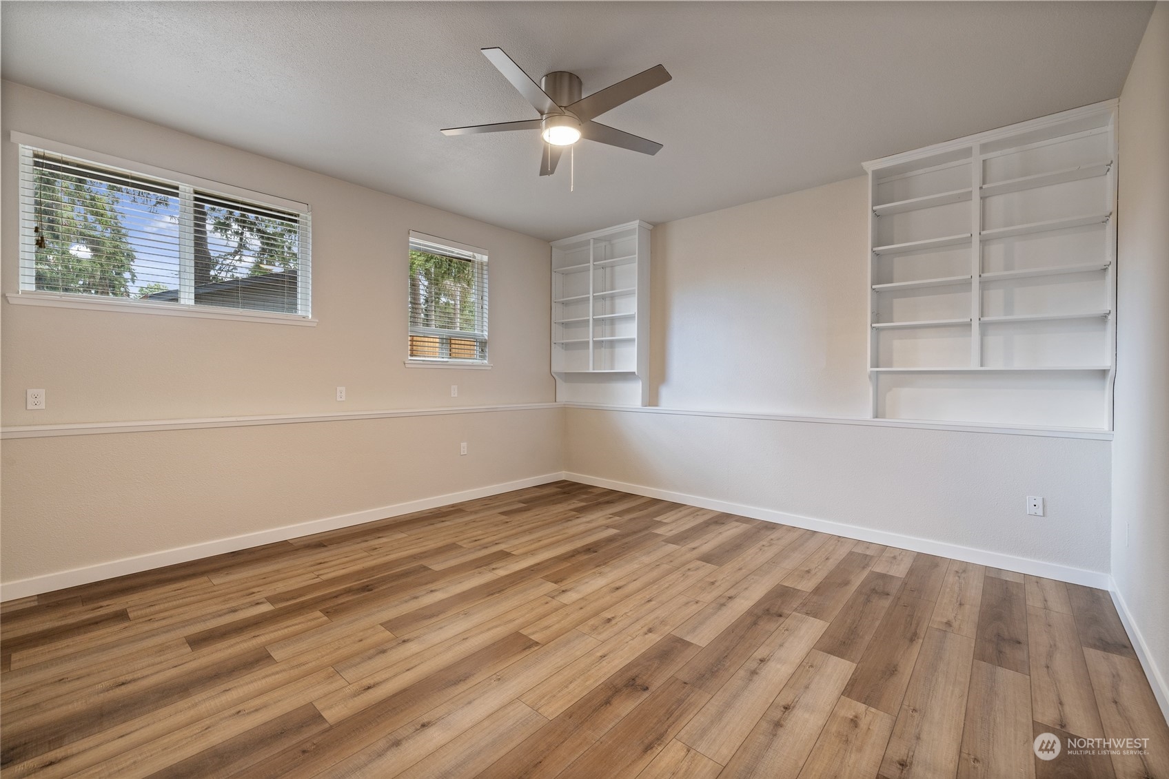 8725 Newgrove Avenue SW