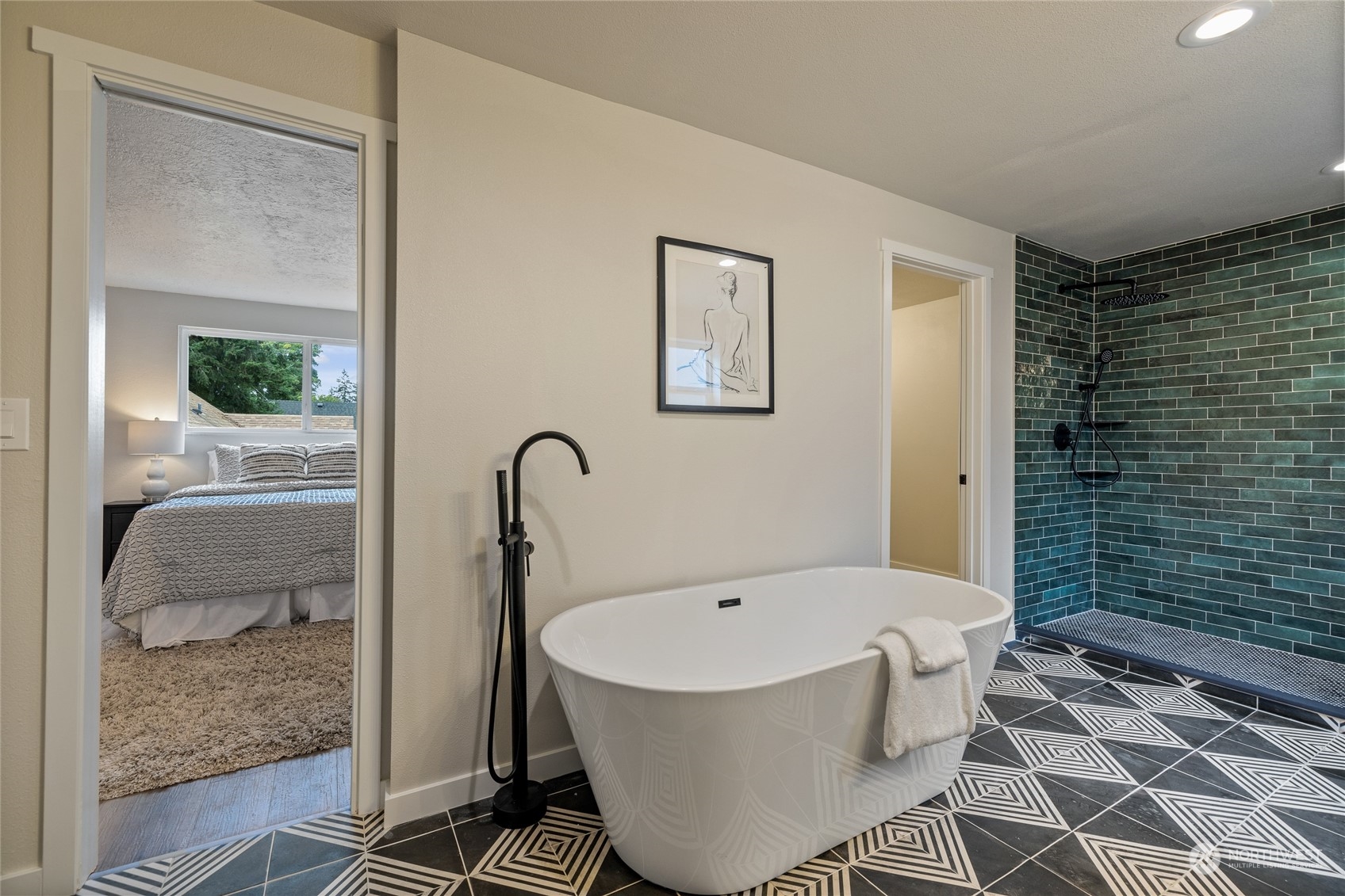 8725 Newgrove Avenue SW