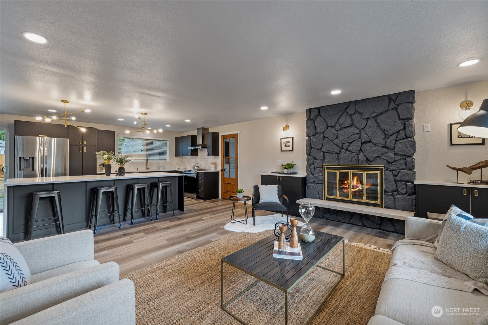 8725 Newgrove Avenue SW