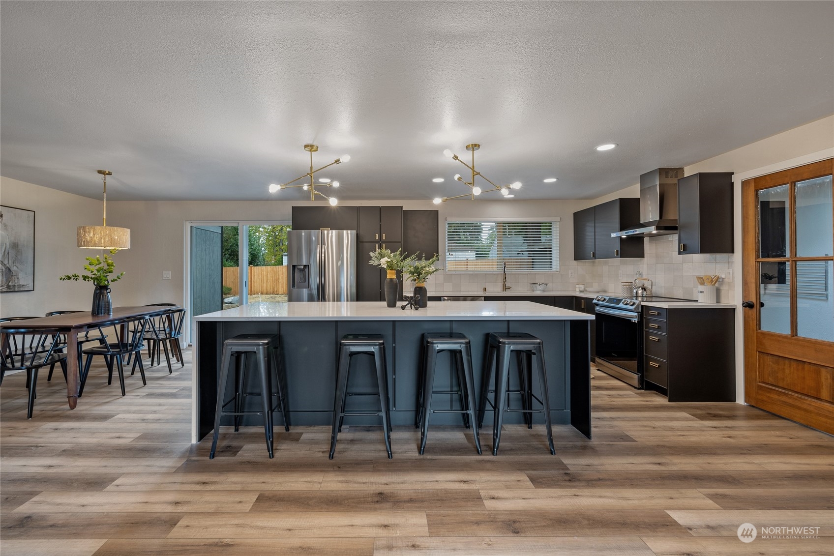 8725 Newgrove Avenue SW