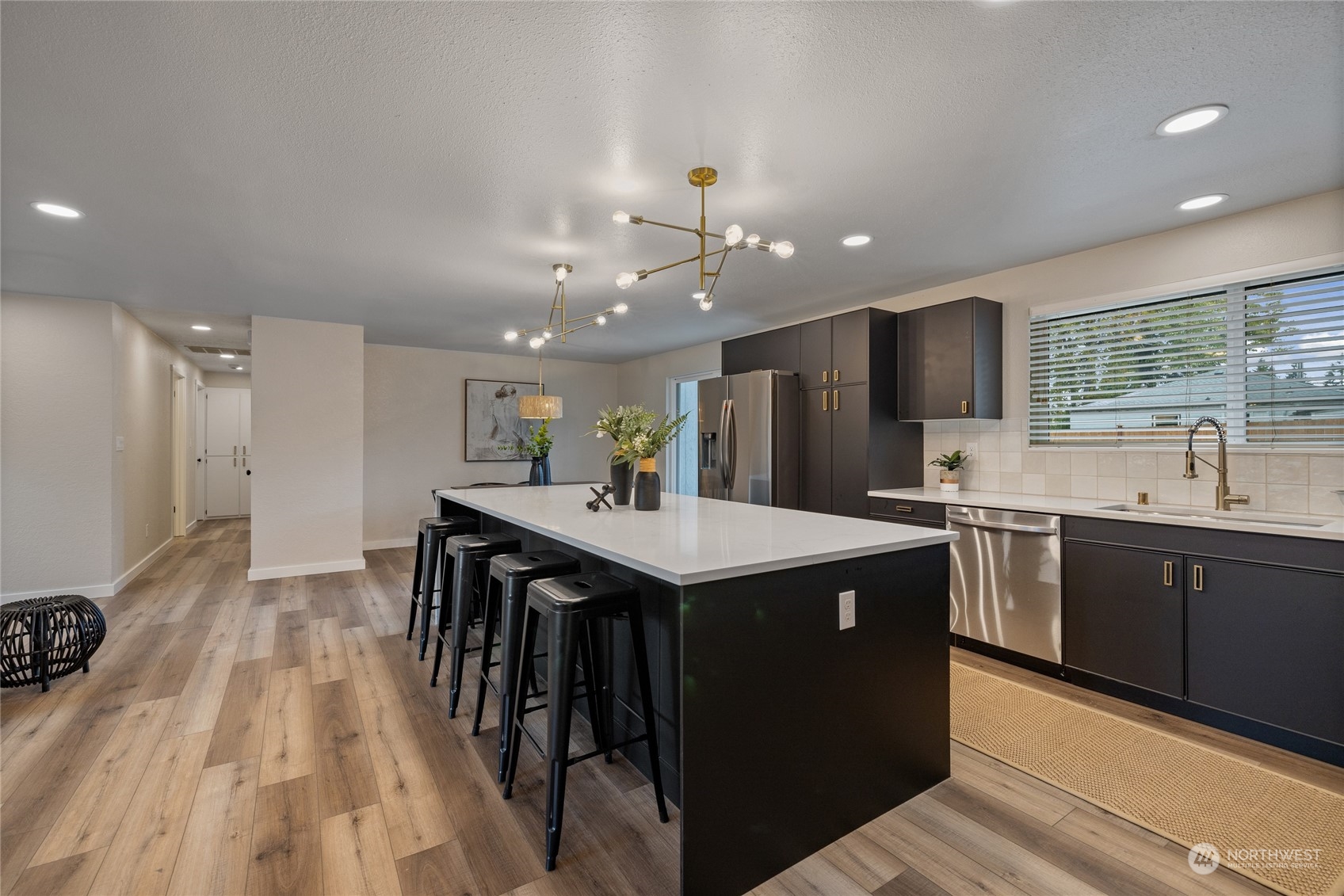 8725 Newgrove Avenue SW