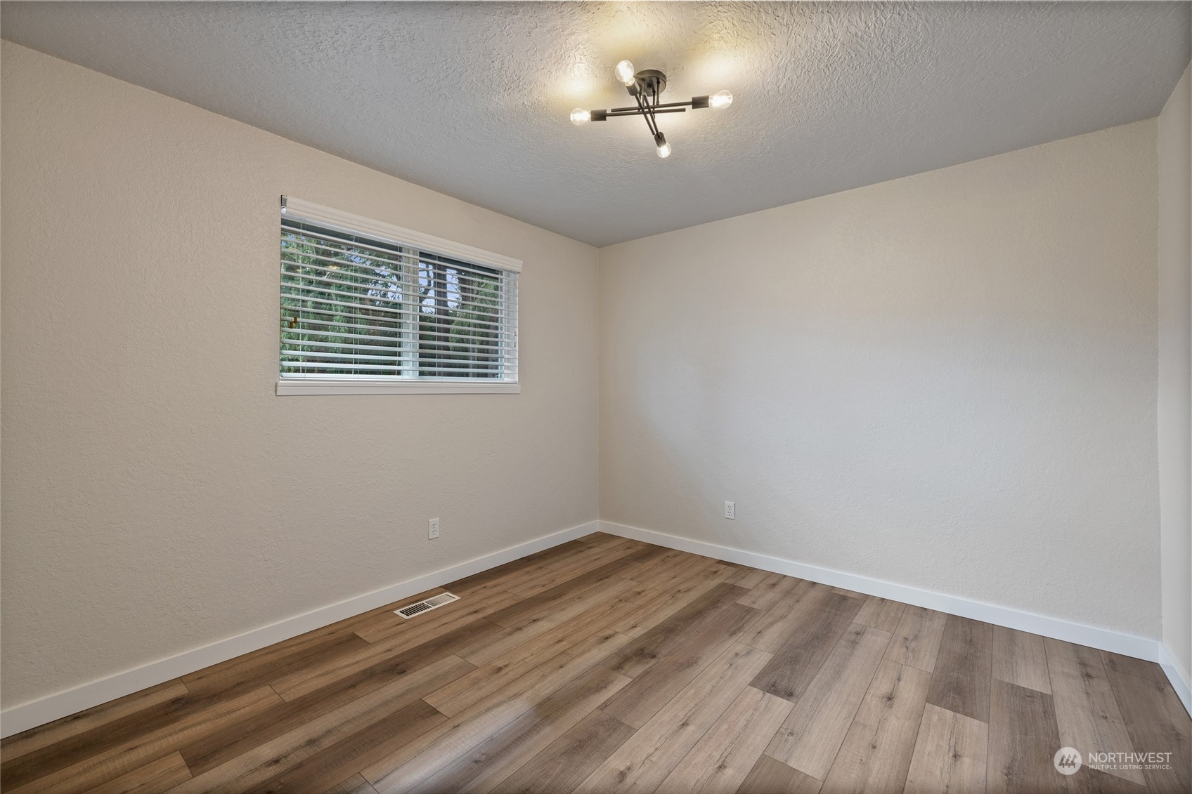 8725 Newgrove Avenue SW