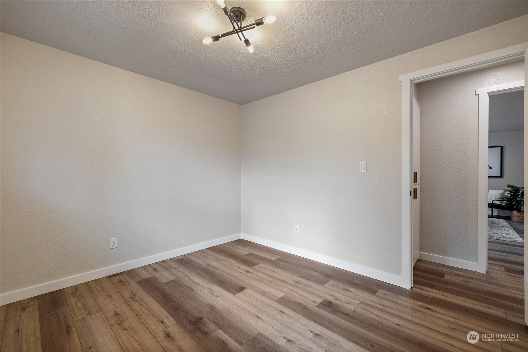 8725 Newgrove Avenue SW