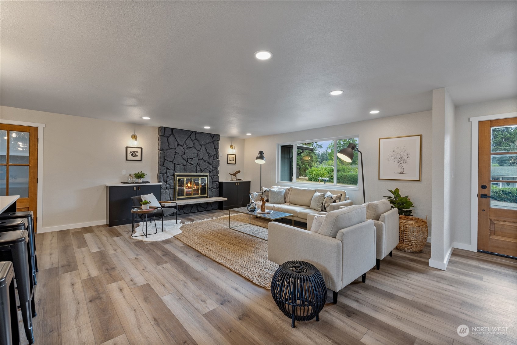 8725 Newgrove Avenue SW