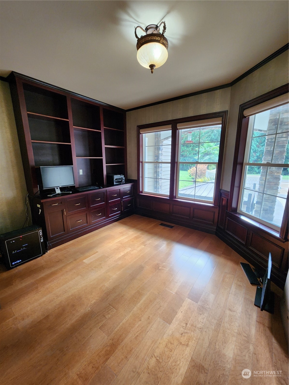 22504 Country Drive E