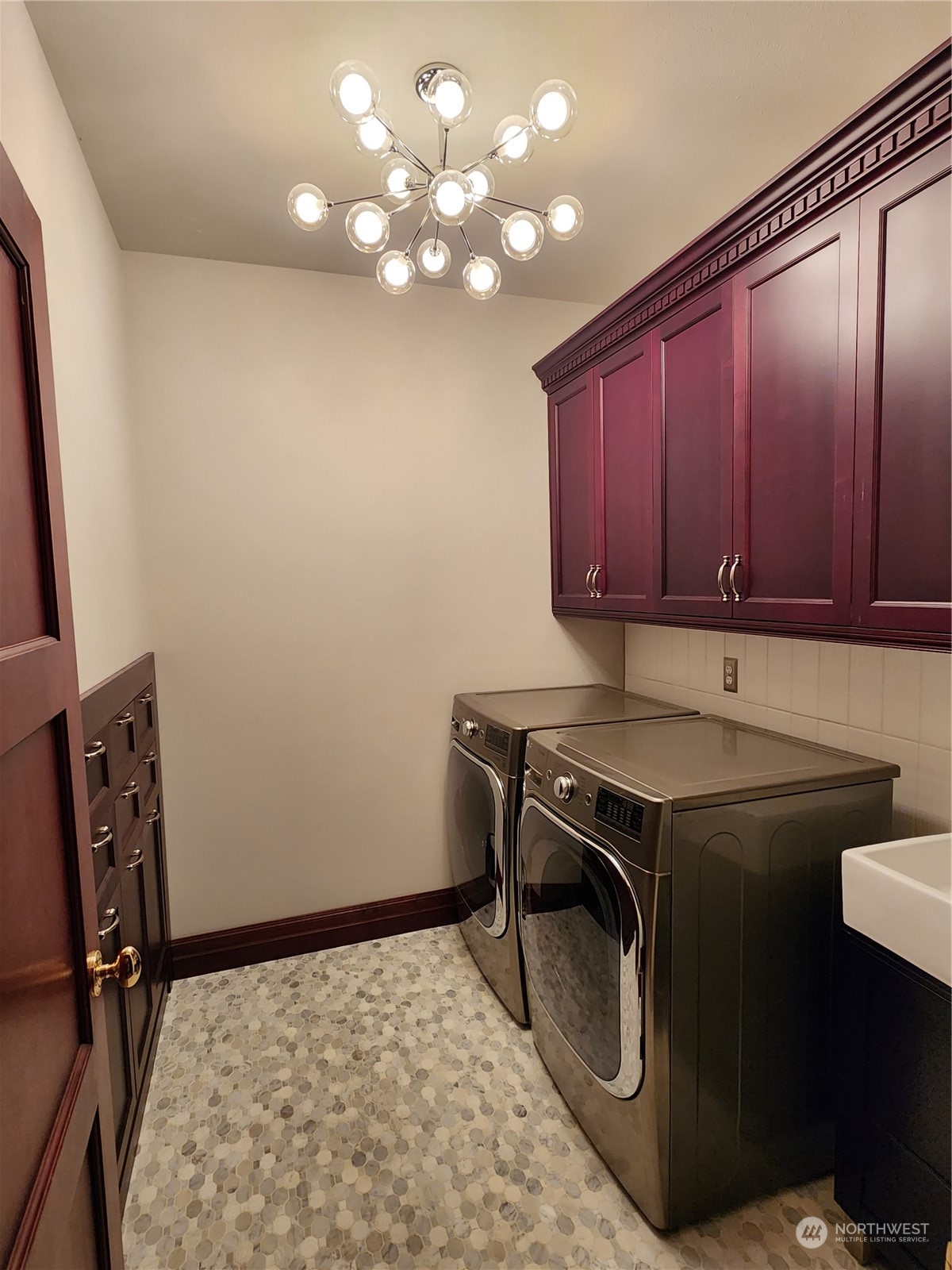 22504 Country Drive E