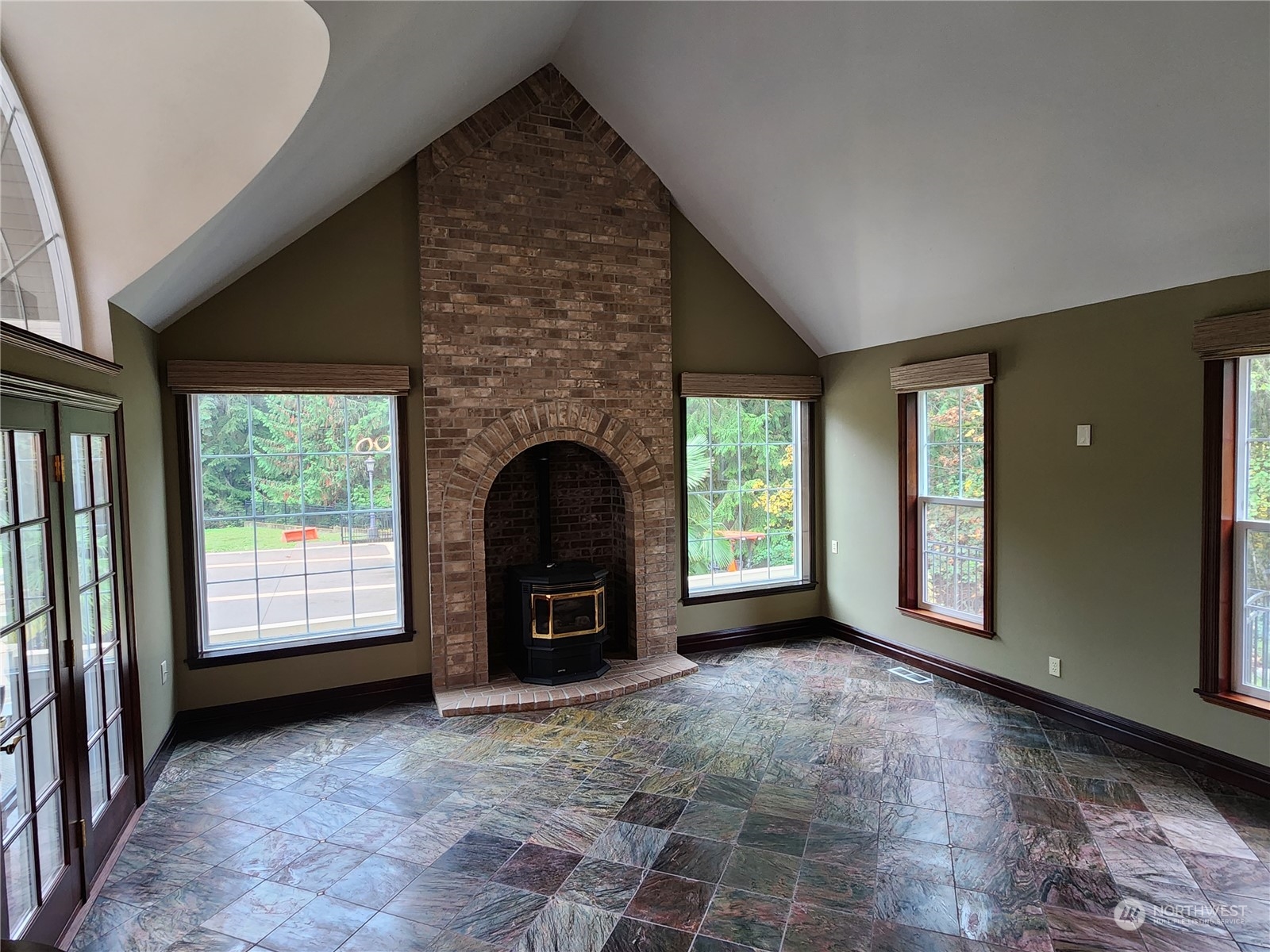 22504 Country Drive E