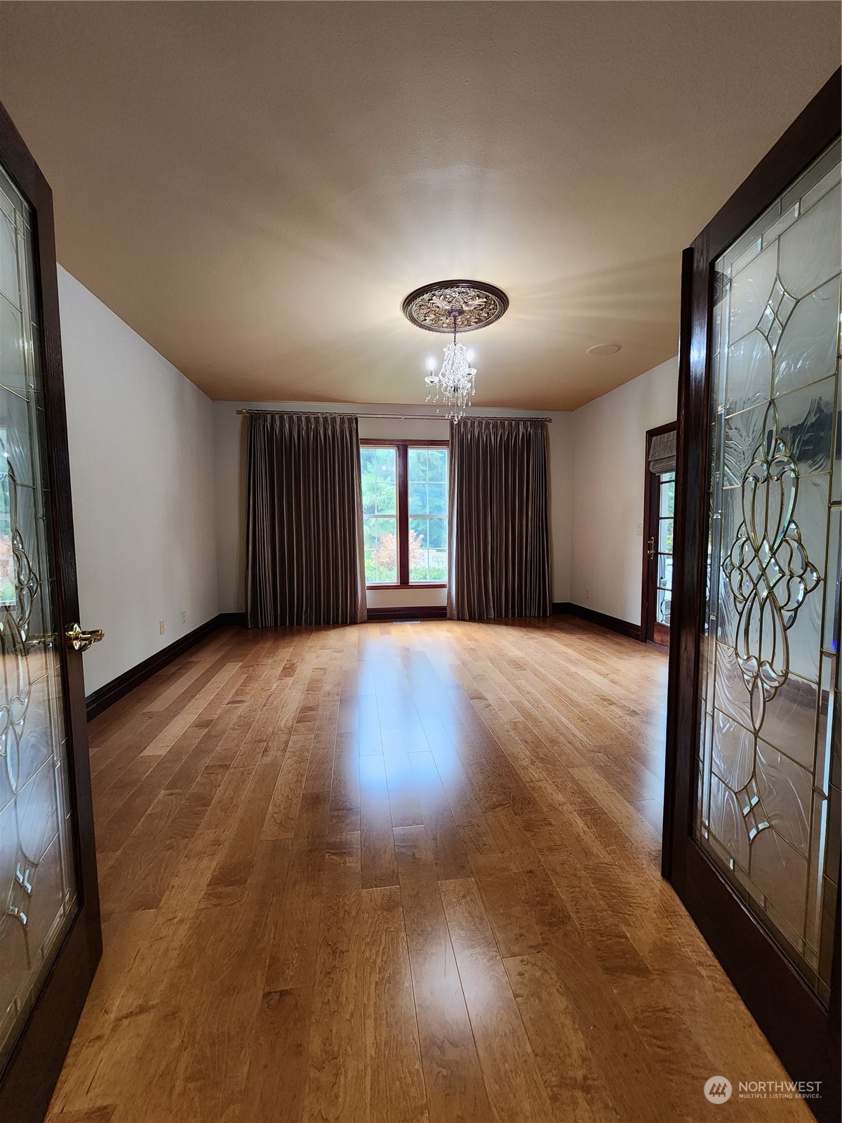 22504 Country Drive E