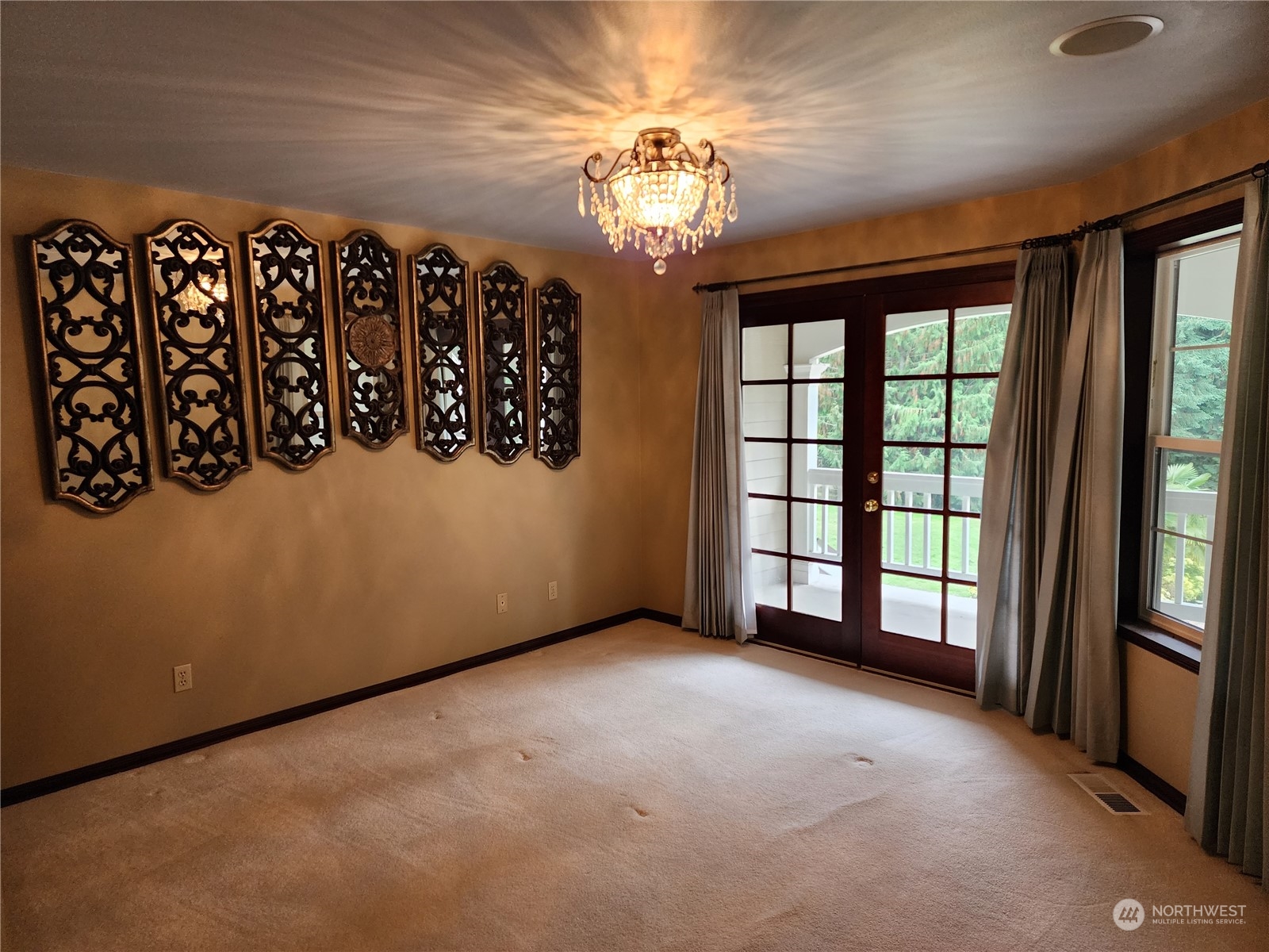 22504 Country Drive E