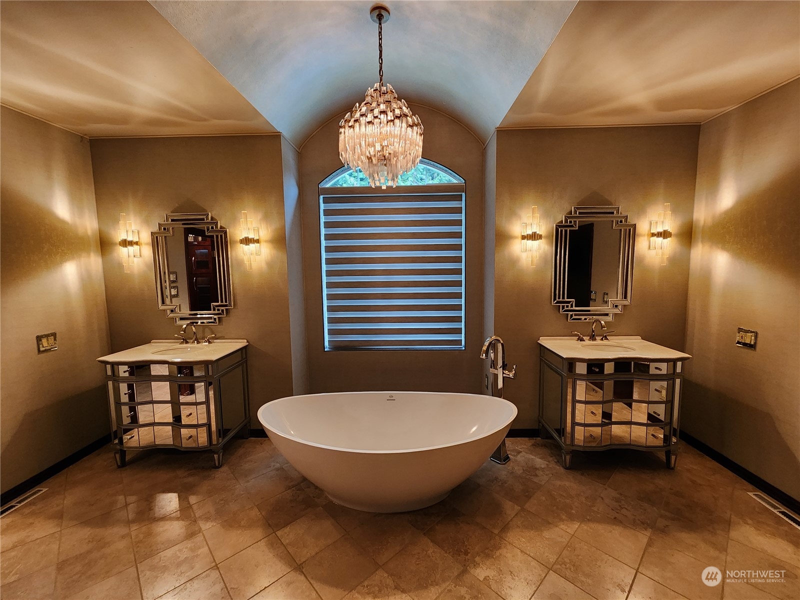 22504 Country Drive E