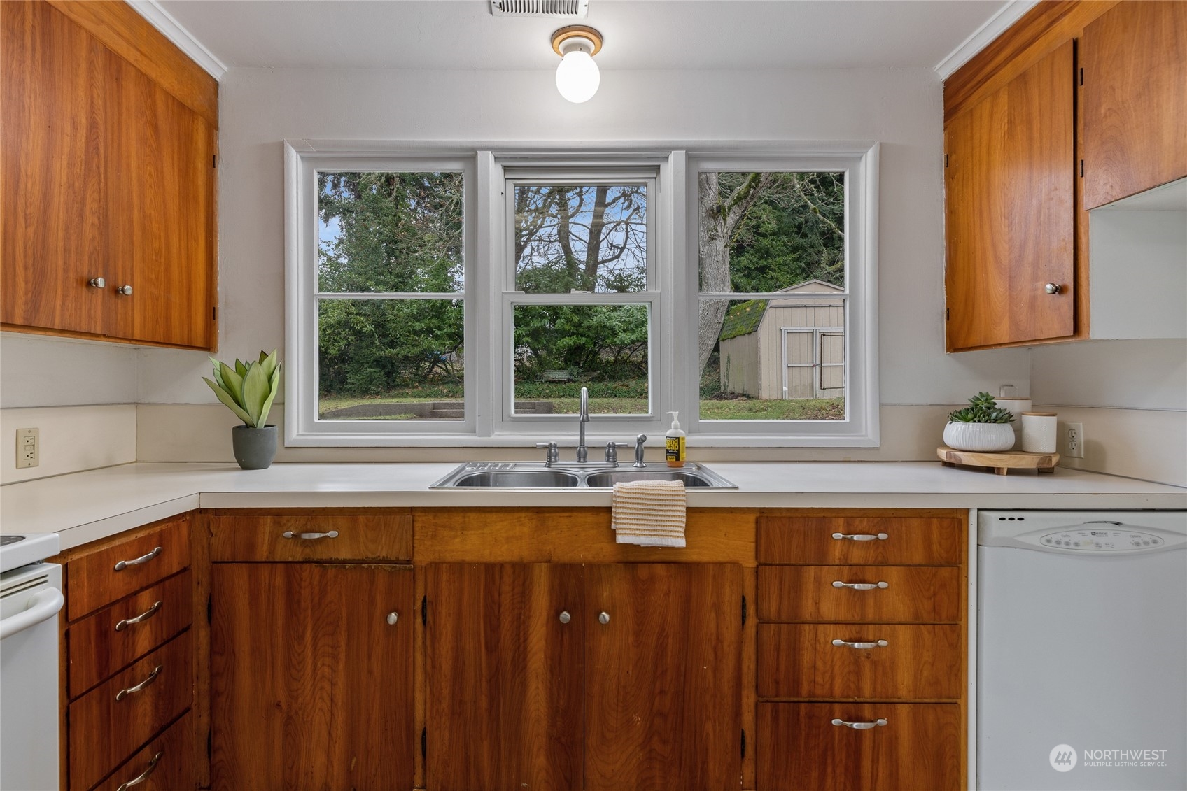 3121 Glendale Drive W