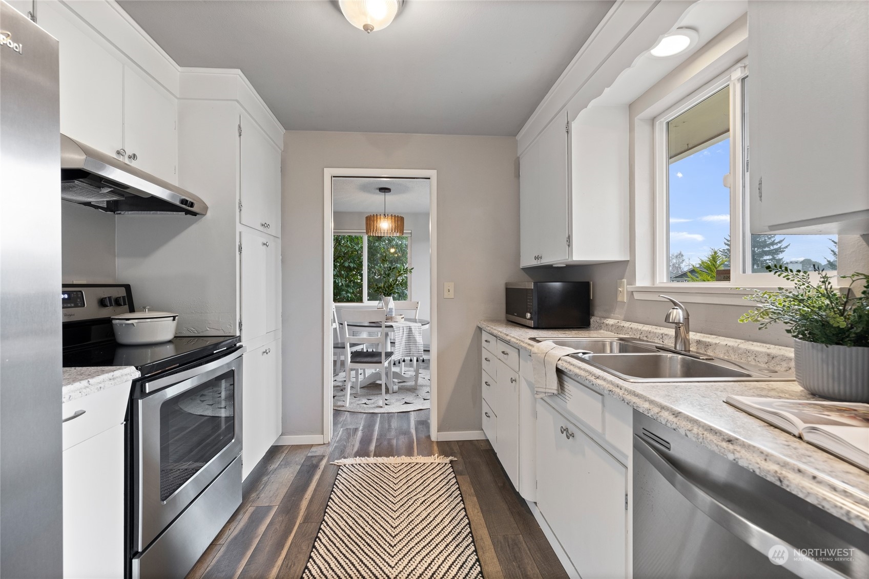 1823 N Vassault Street