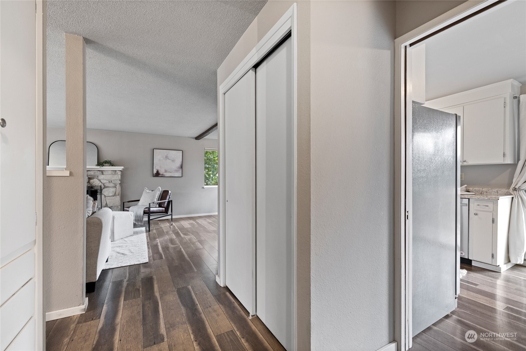 1823 N Vassault Street