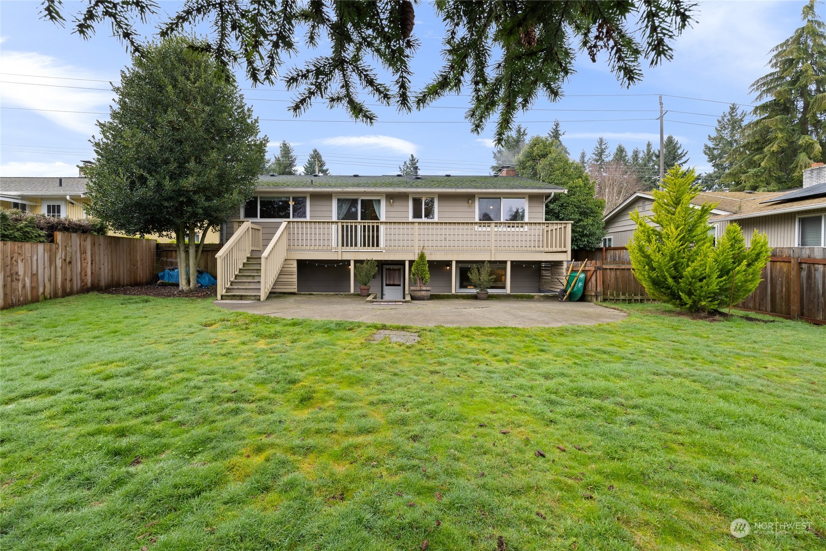 1823 N Vassault Street