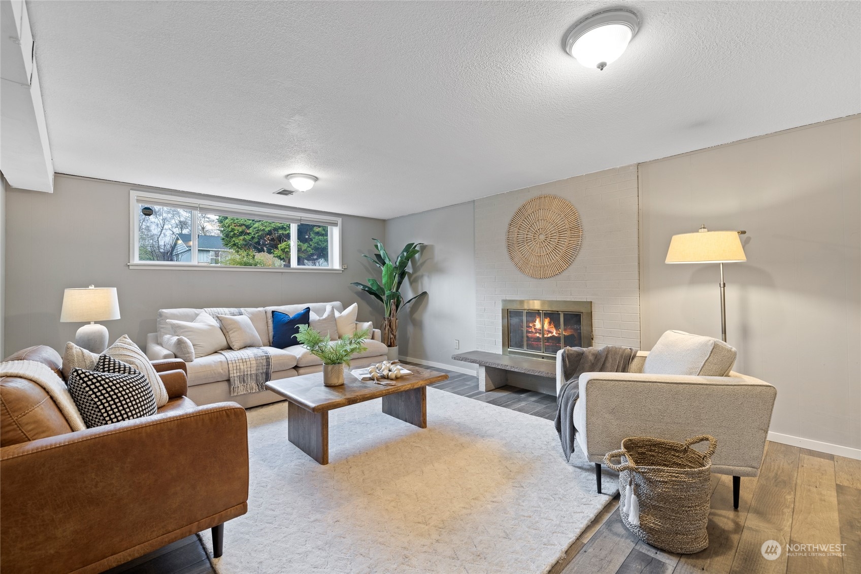 1823 N Vassault Street