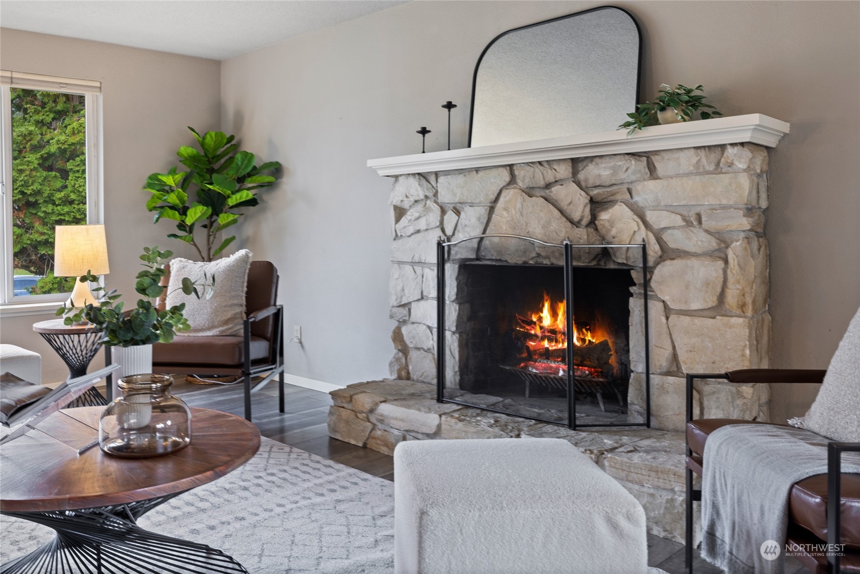 1823 N Vassault Street