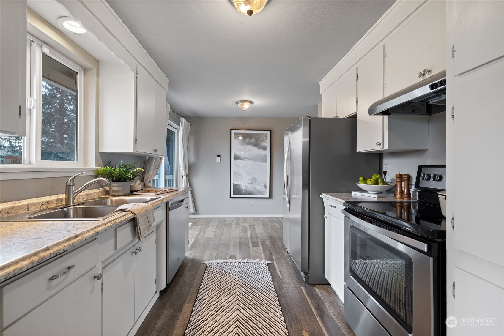 1823 N Vassault Street