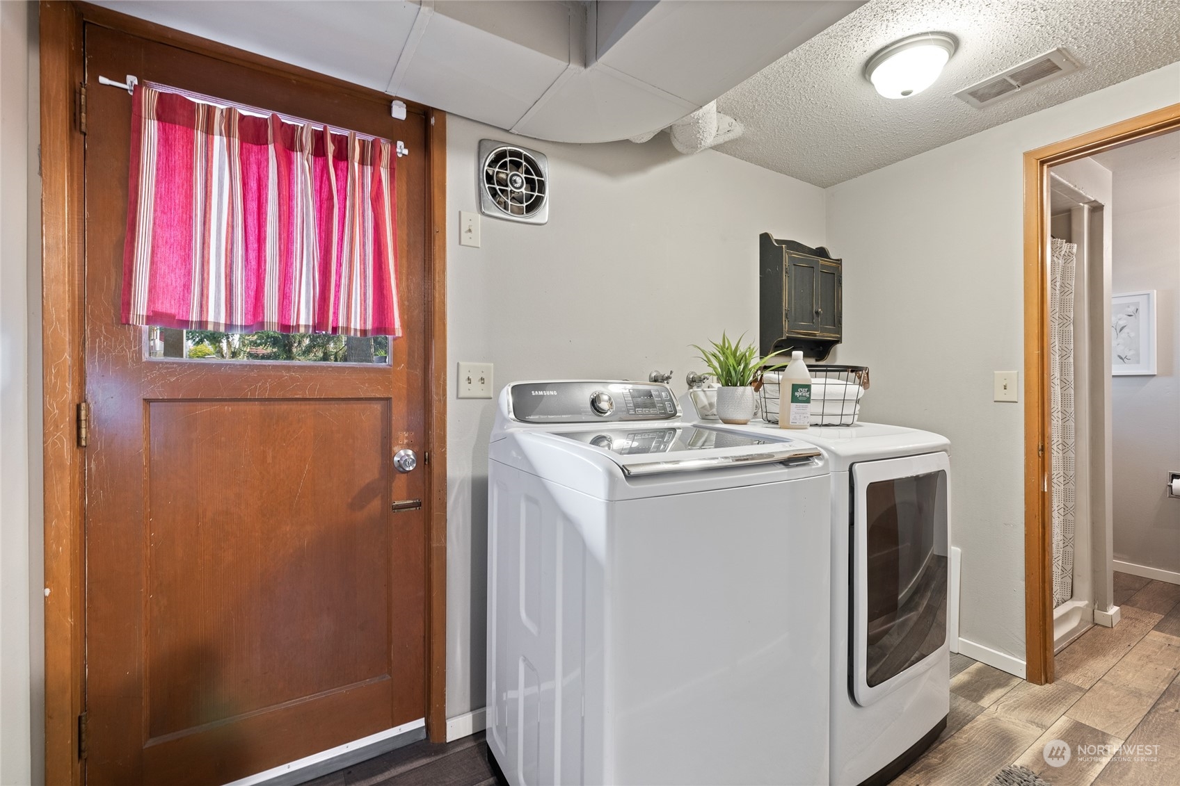 1823 N Vassault Street