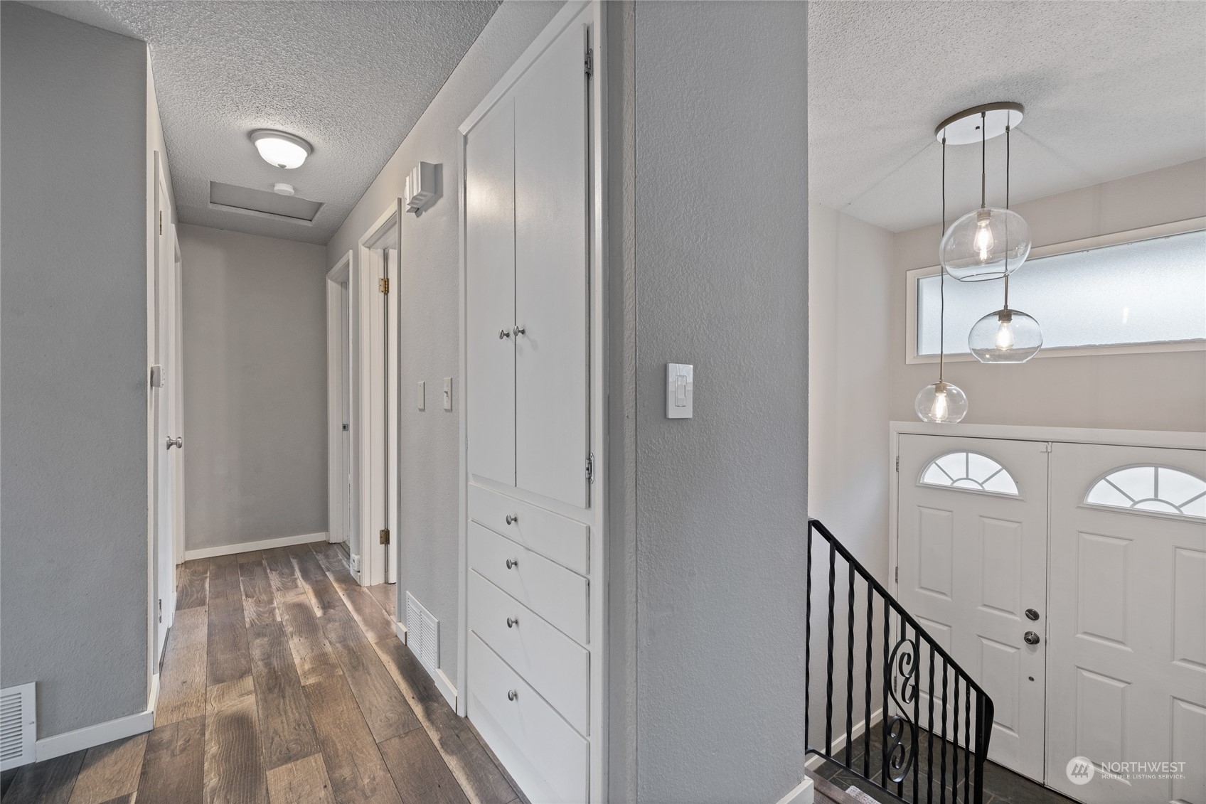 1823 N Vassault Street