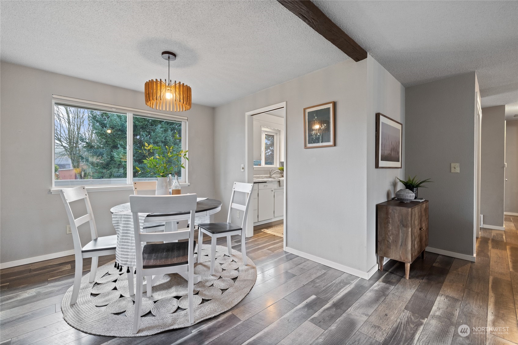 1823 N Vassault Street